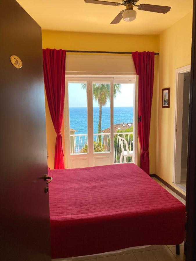 Hotel Nettuno ดิอาโนมารีนา ภายนอก รูปภาพ